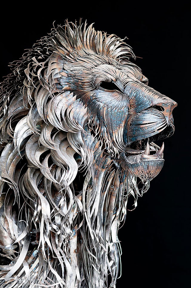 10 Amazing Lion Sculptures Made From Surprising Stuff...