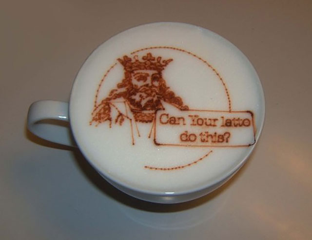 King of Hearts Coffee // Creative 3D Coffee Latte Art Pictures, Images & Designs