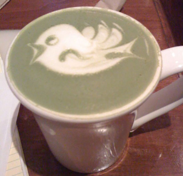 Twitter Flying Bird Coffee Art Design // Creative 3D Coffee Latte Art Pictures, Images & Designs