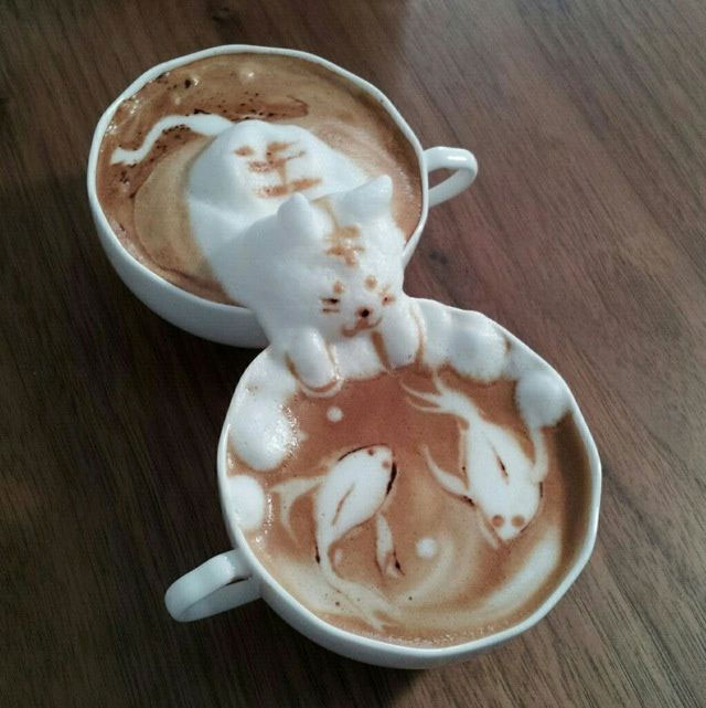 Cat Chases Fish Coffee Art Design // Creative 3D Coffee Latte Art Pictures, Images & Designs