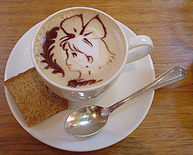 Walking Girl Coffee Art Design // Creative 3D Coffee Latte Art Pictures, Images & Designs