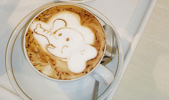 Blowing Elephant Coffee Art Design // Creative 3D Coffee Latte Art Pictures, Images & Designs