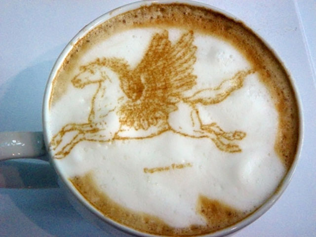 Flying Horse Coffee Art Design // Creative 3D Coffee Latte Art Pictures, Images & Designs