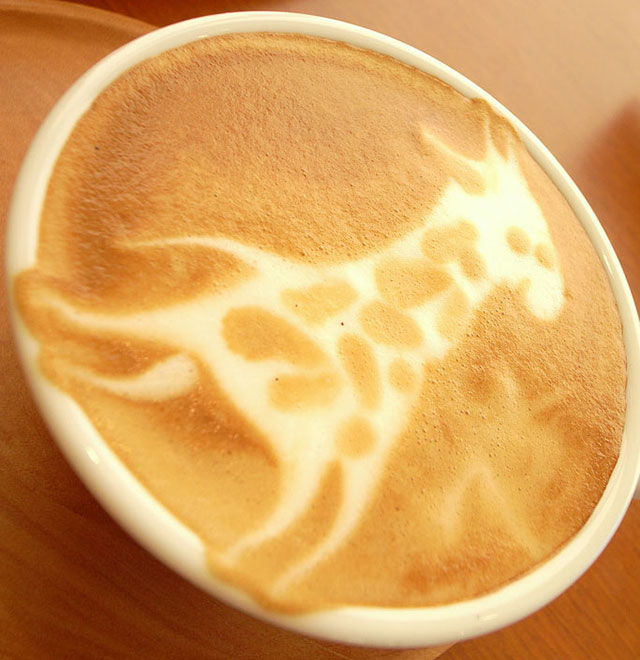 Running Giraffe Coffee Art Design // Creative 3D Coffee Latte Art Pictures, Images & Designs