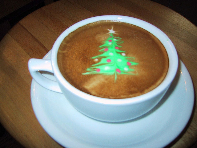 Christmas Tree Coffee Art Design // Creative 3D Coffee Latte Art Pictures, Images & Designs