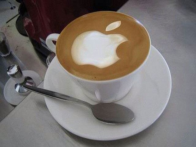Apple Coffee Art Design // Creative 3D Coffee Latte Art Pictures, Images & Designs