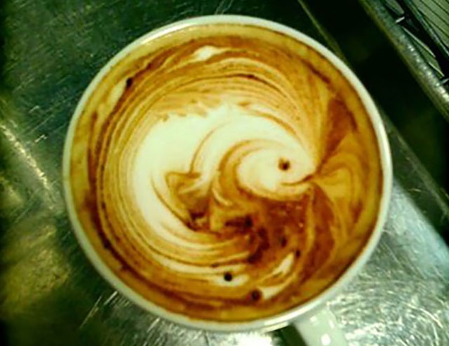 Swimming Fish Coffee Art Design // Creative 3D Coffee Latte Art Pictures, Images & Designs