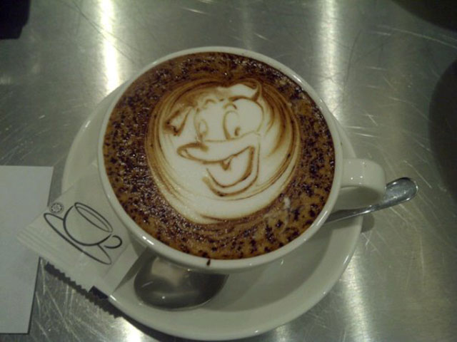 Donald Duck Coffee Art Design // Creative 3D Coffee Latte Art Pictures, Images & Designs
