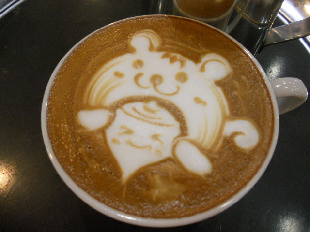 Bear and Boy Coffee Art Design // Creative 3D Coffee Latte Art Pictures, Images & Designs