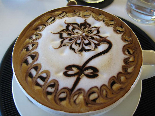 Pretty Flower Coffee Art Design // Creative 3D Coffee Latte Art Pictures, Images & Designs
