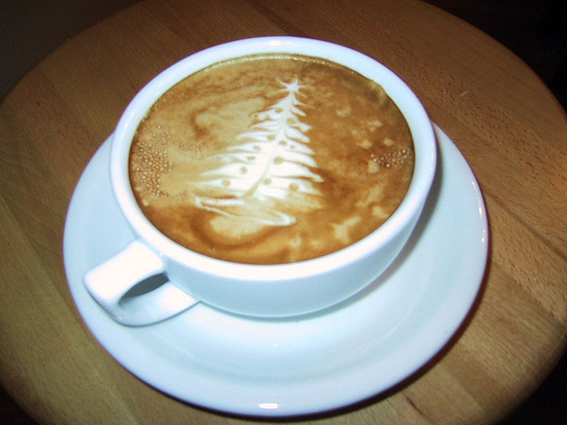 White Christmas Coffee Art Design // Creative 3D Coffee Latte Art Pictures, Images & Designs