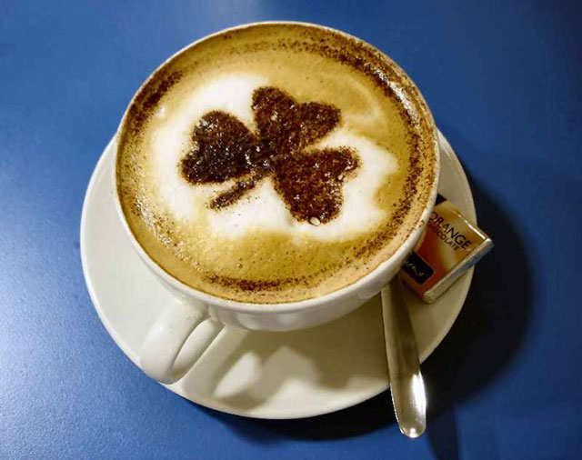 Three Leaf Clover Coffee Art Design // Creative 3D Coffee Latte Art Pictures, Images & Designs