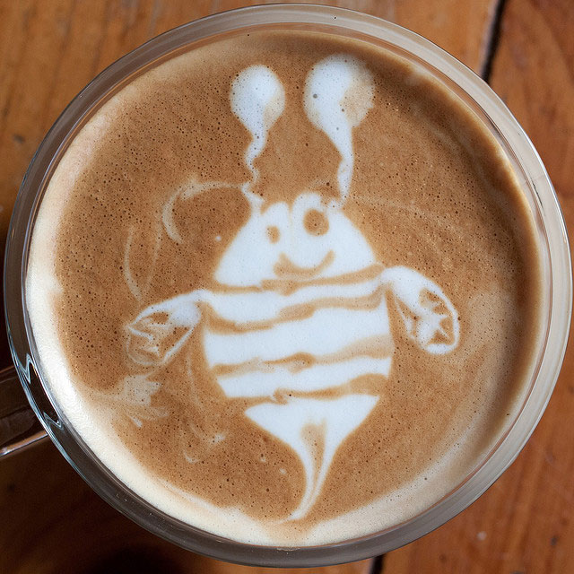 Bumble Bee Coffee Art Design // Creative 3D Coffee Latte Art Pictures, Images & Designs