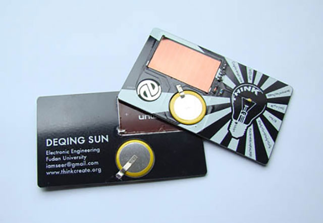 Solar-Powered-Flashlight-Card