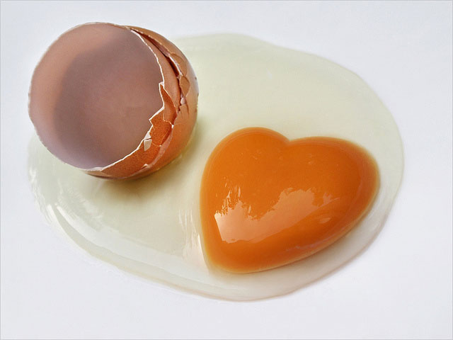 Hidden Egg Yolk Heart | Unexpected Modern Hearts Photography