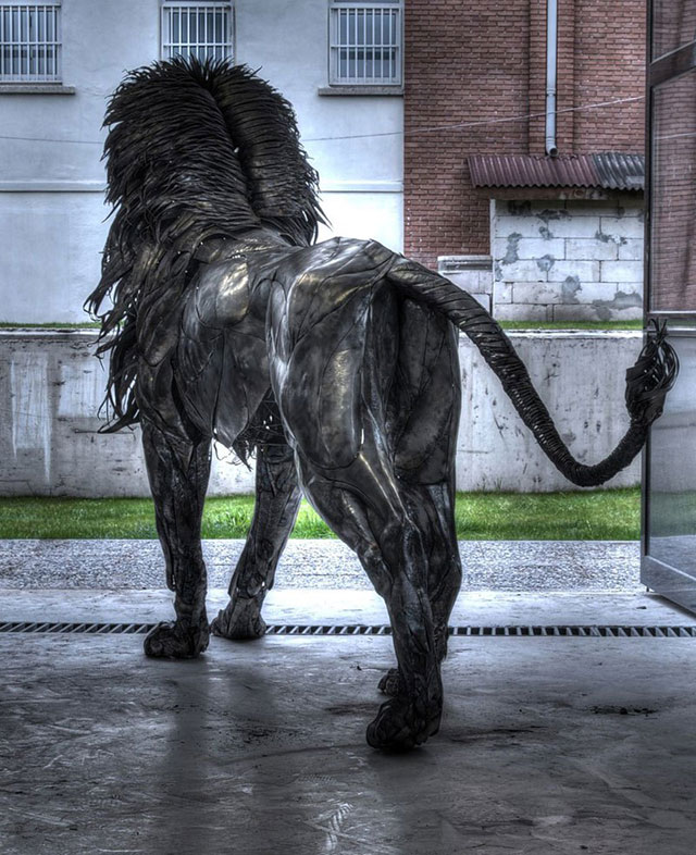 Hammered Scrap Metal Lion Sculpture | 10 Creative & Famous Lion Sculptures Outdoor