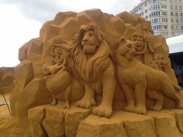 Disney Lion King Sand Sculpture | 10 Creative & Famous Lion Sculptures Outdoor Art