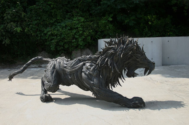 Recycled Tires Lion Sculpture Artwork | 10 Creative & Famous Lion Sculptures Outdoor Art