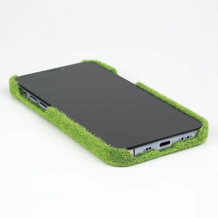 181 Coolest Creative iPhone Cases Make Your Phone Unforgettable Forever 139 The grass on this phone case was modeled on the grass from Japan's Yoyogi park. | World's most unique iphone cases
