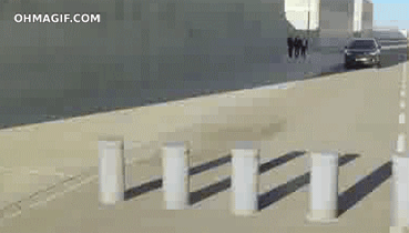 Impending Car Crash Illusion | 23 Best Cool Optical Illusions Images (GIF) in 3D With Amazing Color