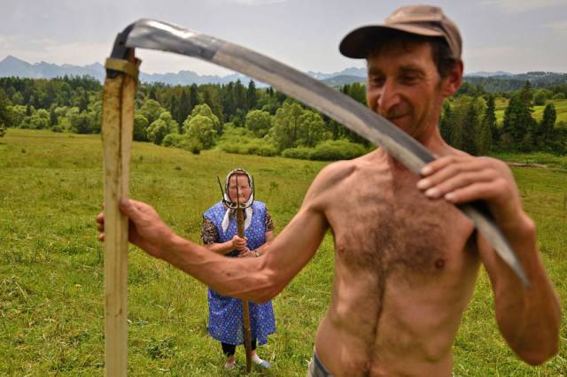 Merit Winner: Highlanders, Traditional Haymaking In Poland | 10 Best Winners From The National Geographic Traveler Photo Contest 2015