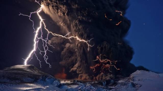 The Volcano Consumes Iceland | 10 Best Photographs Ever Taken Without Photoshop