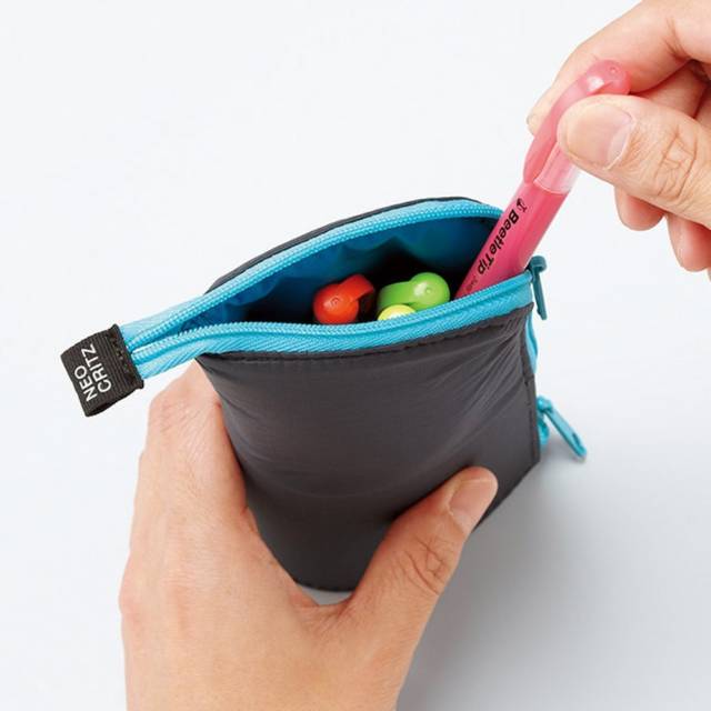 Vertical, Transformable Japanese Pencil Case Design // 10 Unique & Creative Pencil Cases Designs