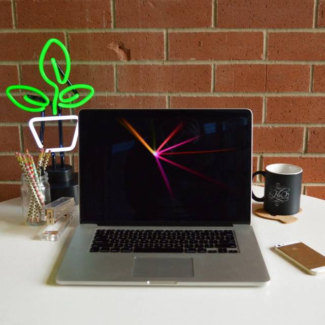 LED Desk Lamp Plant Light // 10 CREATIVE & Funky Lighting Designs That Will Make Your Home Incredible