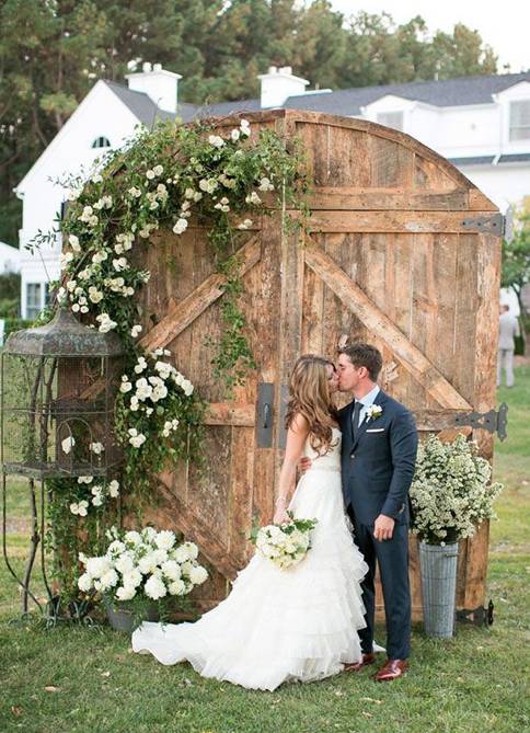 Old Barn Doors // 10 Rustic Old Door Wedding Decor Ideas For Outdoor Country Weddings