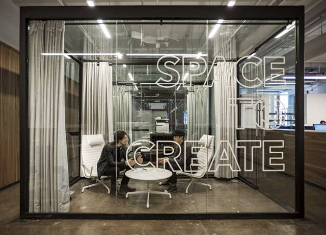 Transparent Glass Wall Divider Partition For Offices // 10 Creative Office Space Design Ideas