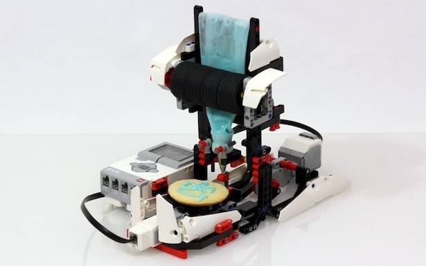 Christmas LEGO Cookie Icing Machine // 10 Creative Lego Machine & Robot Builds For Construction