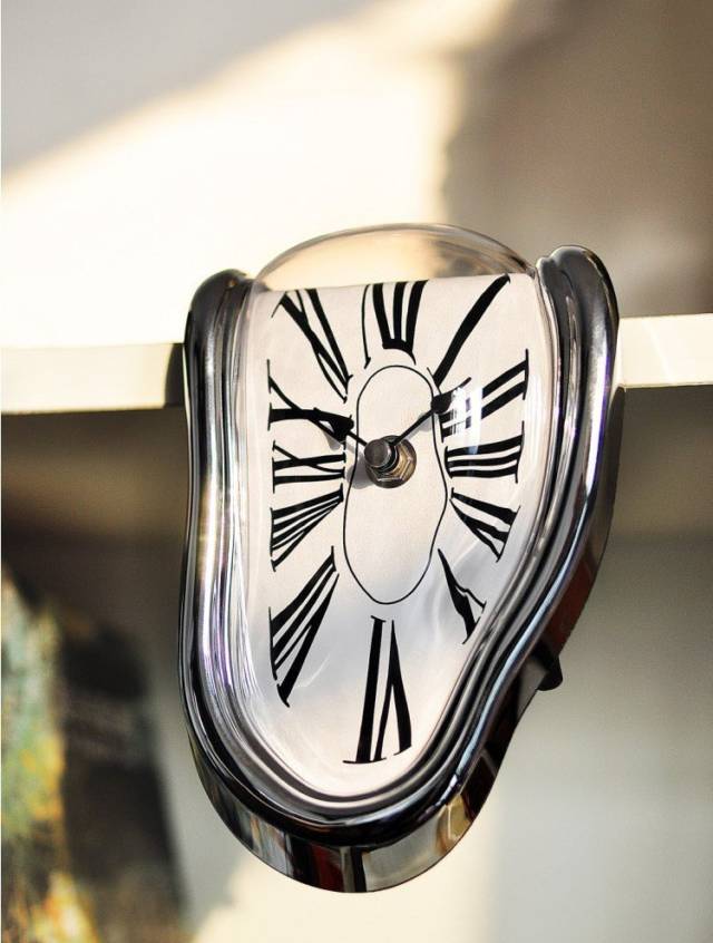 Whimsical & Unique Melting Clock Design // 10 CREATIVE Art Lover Gifts That Will Appeal To Your Inner Artist