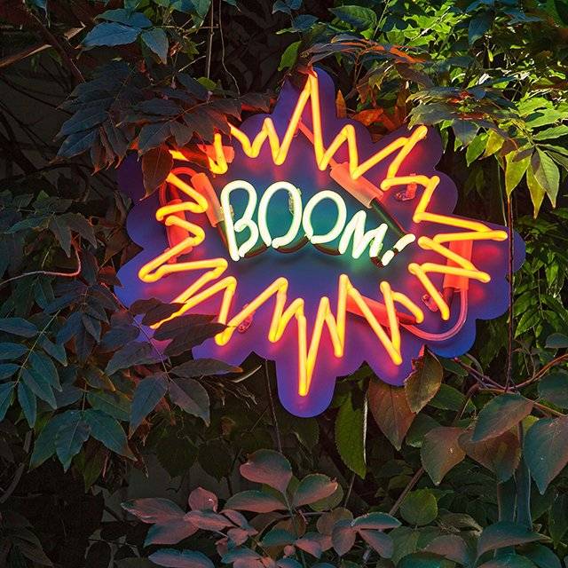 Cool Vintage BOOM Neon Sign // 10 Cool NEON Art Lights That Will Transform Your Walls Forever