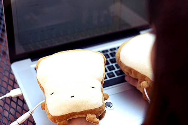 Cute, Warm, Cuddly USB Toast Hand Warmers // 10 REALLY Cool USB Gadgets That Will Redefine Your USB Slot Forever