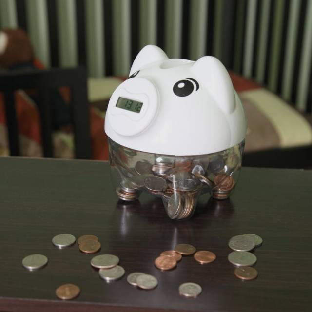 High Tech Digital Piggy Bank With Automatic Coin Counter // 10 UNIQUE & Cool Piggy Banks That Will Guard Your Coins With Their Life