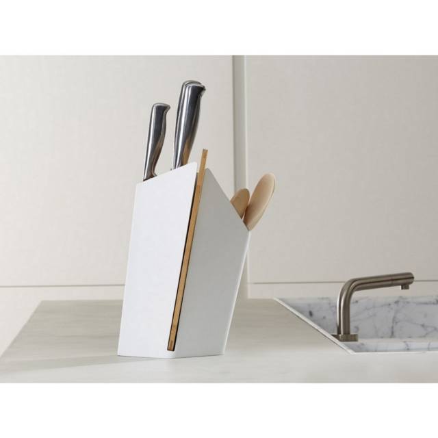 Forminimal Utensil Holder & Chopping Board Combo // 10 BEST Cutting Board Designs To Help You Become The Next Iron Chef